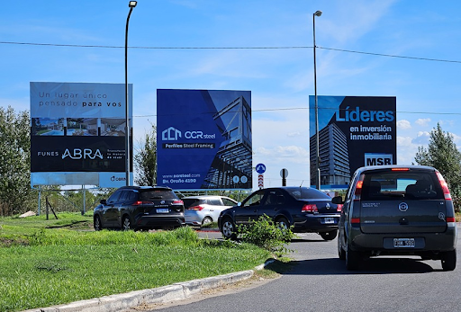 Av. Gral. Urquiza y Camino de las Carretas